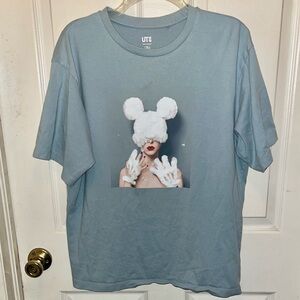 DISNEY X UT Short Sleeve Women with Mickey Ears and Gloves Shirt. Sz XL.